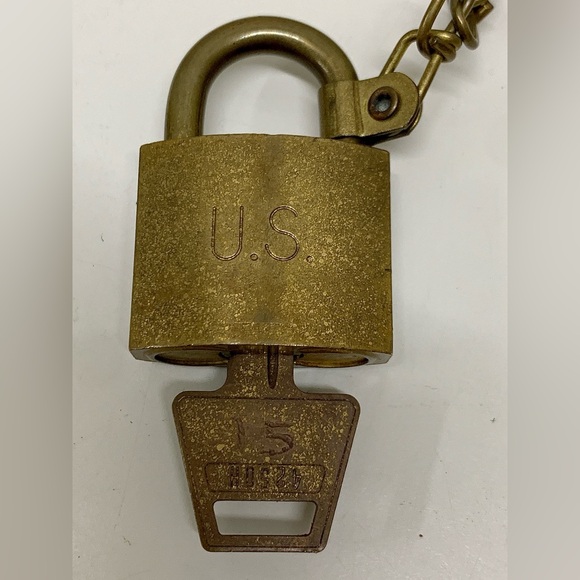 Mid Century Vtg US Govt Military Bronze American Lock Padlock w/ Key & Chain - Picture 5 of 15